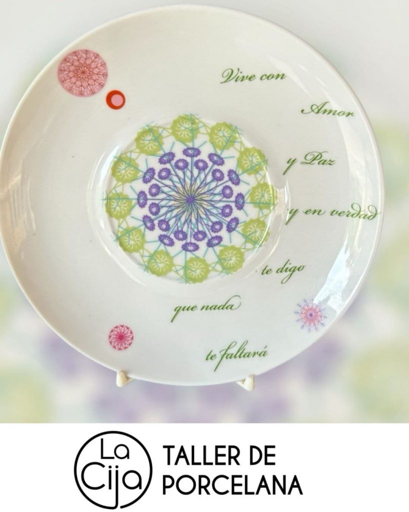 Artículos de porcelana trabajada a mano, desde el corazón, por La Cija para el Encuentro ¡YA ERES! AMOR VERDAD TRASCENDENCIA
